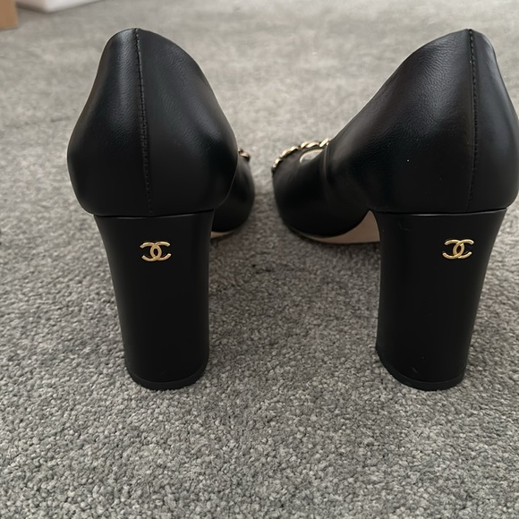 Timeless CHANEL lambskin open toe chain gold shoes size 38 - Picture 3 of 8